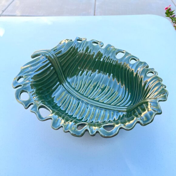 New Pier 1 Imports Green Palm Leaf Shaped Bowl Dish Stoneware Tropical - Picture 1 of 7